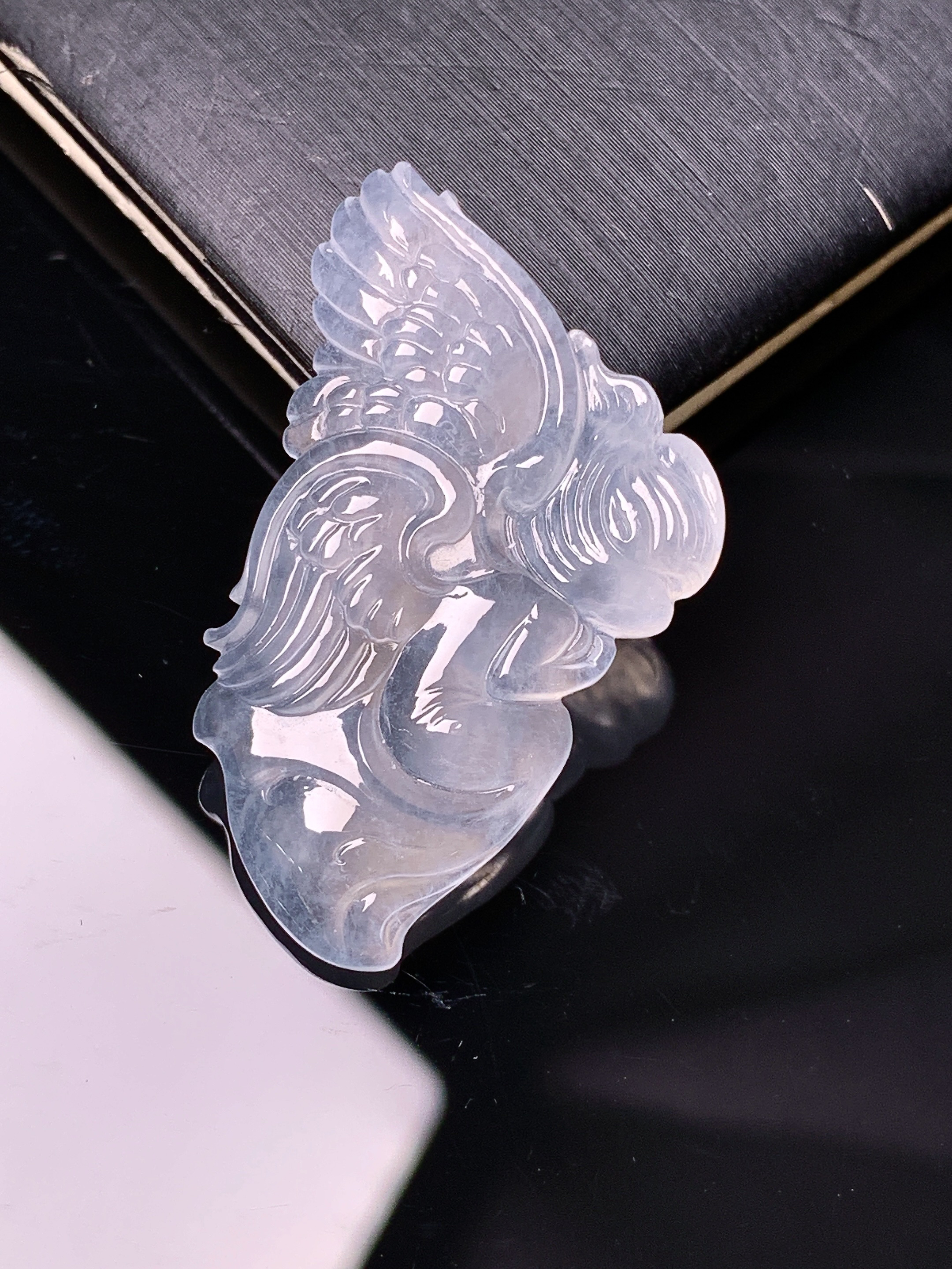 冰种天使宝宝吊坠 玉质细腻 色泽艳丽清新 水润亮眼 整体尺寸35.2*22*4.6 a8