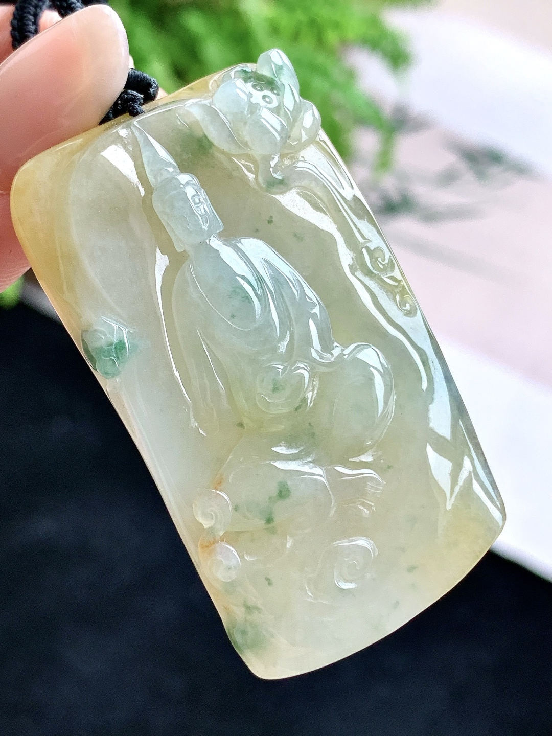【裸石】️糯冰黄翡飘花观音牌吊坠 【说明】缅甸 性比高 厚装 【尺寸】55-31.4-9.5 【重量】29克