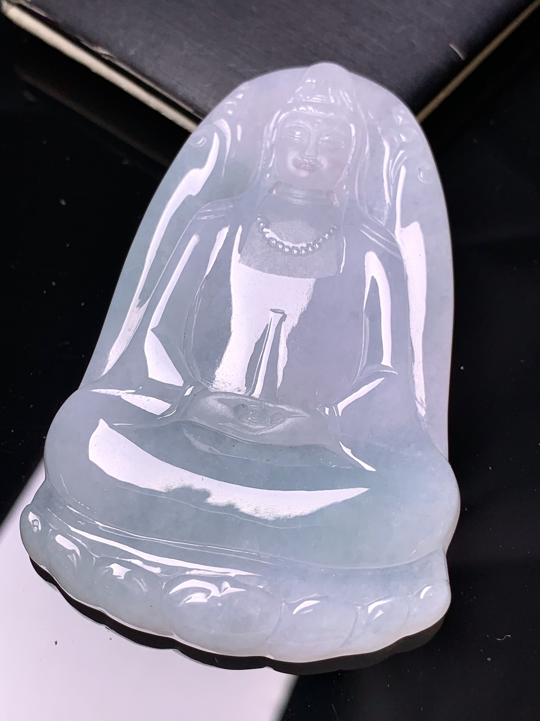 冰种观音菩萨吊坠 玉质细腻 色泽艳丽清新 水润亮眼 整体尺寸64.6*40*5.7 d1