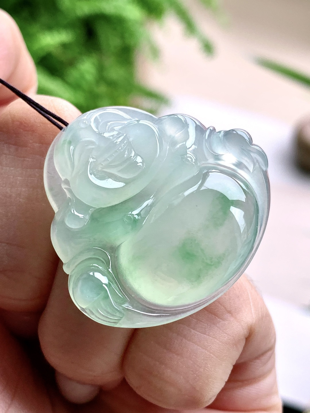 【裸石】️冰种飘绿花大佛公吊坠 【说明】缅甸 性比高 飘花 厚装 【尺寸】34.5-37.2-8 【重量】14.6克