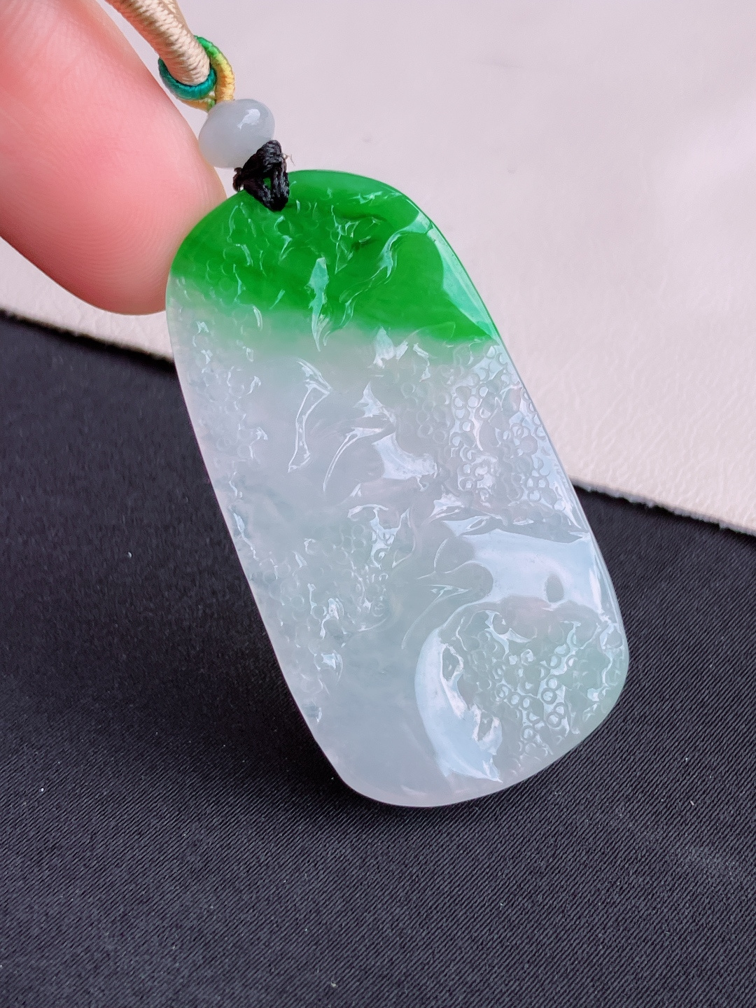️，翠绿山水牌，晶莹剔透，尺寸45.3/24.6/4/自然光实拍