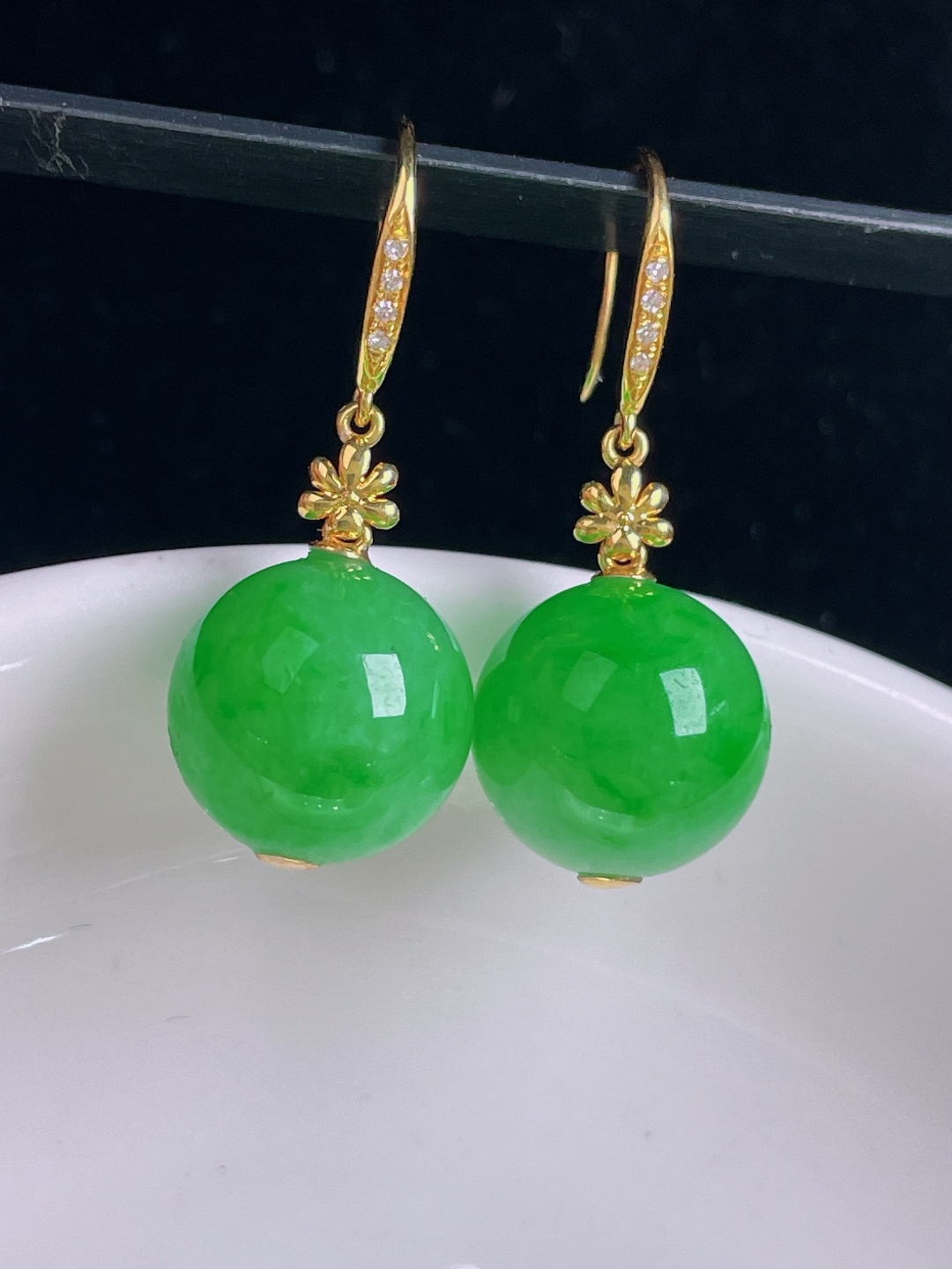 阳绿耳坠，18k镶嵌，老种起光，细底通透，尺寸：裸石11.3mm1005