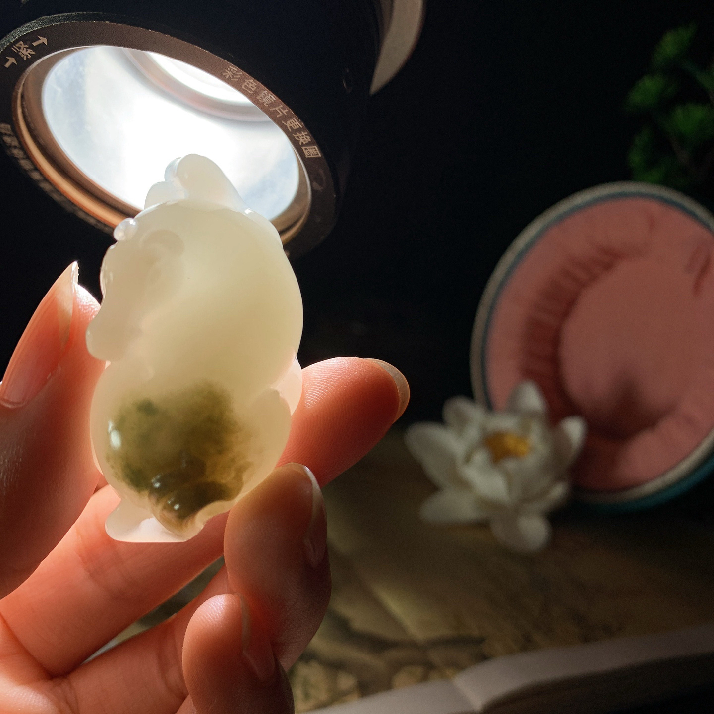 新疆和田玉白玉飘蓝翠马到成功马挂件！尺寸46/24/18重30克 玉质细腻油润 底色纯净 脂粉好，品质好。lt2601005