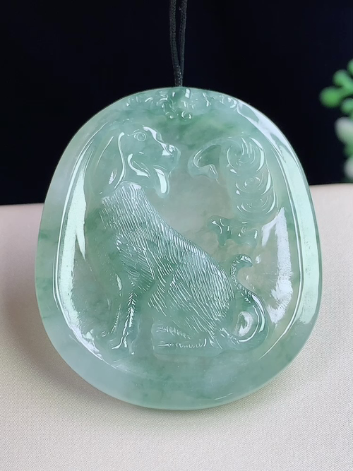 冰飘花生肖狗牌，旺财，无裂，尺寸39.7-34.7-4.8mm，S05xma