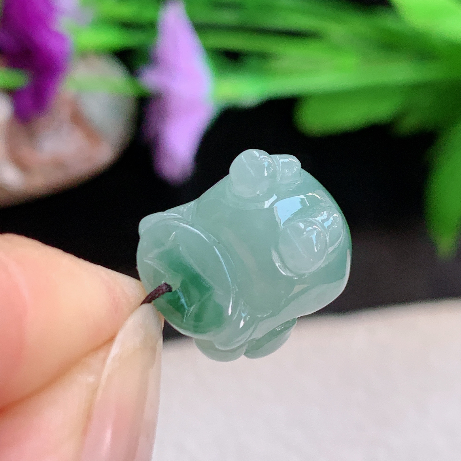zen实拍15.8*12.5*13.2精雕缅甸翡翠飘花小猪猪 招财猪玉吊坠