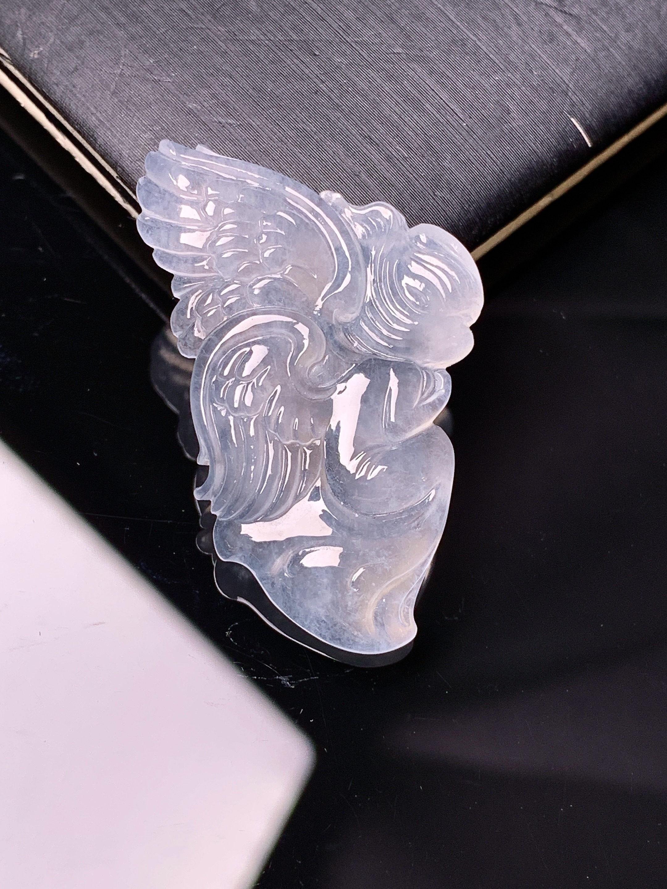 冰种天使宝宝吊坠 玉质细腻 色泽艳丽清新 水润亮眼 整体尺寸35.2*22*4.6 a8