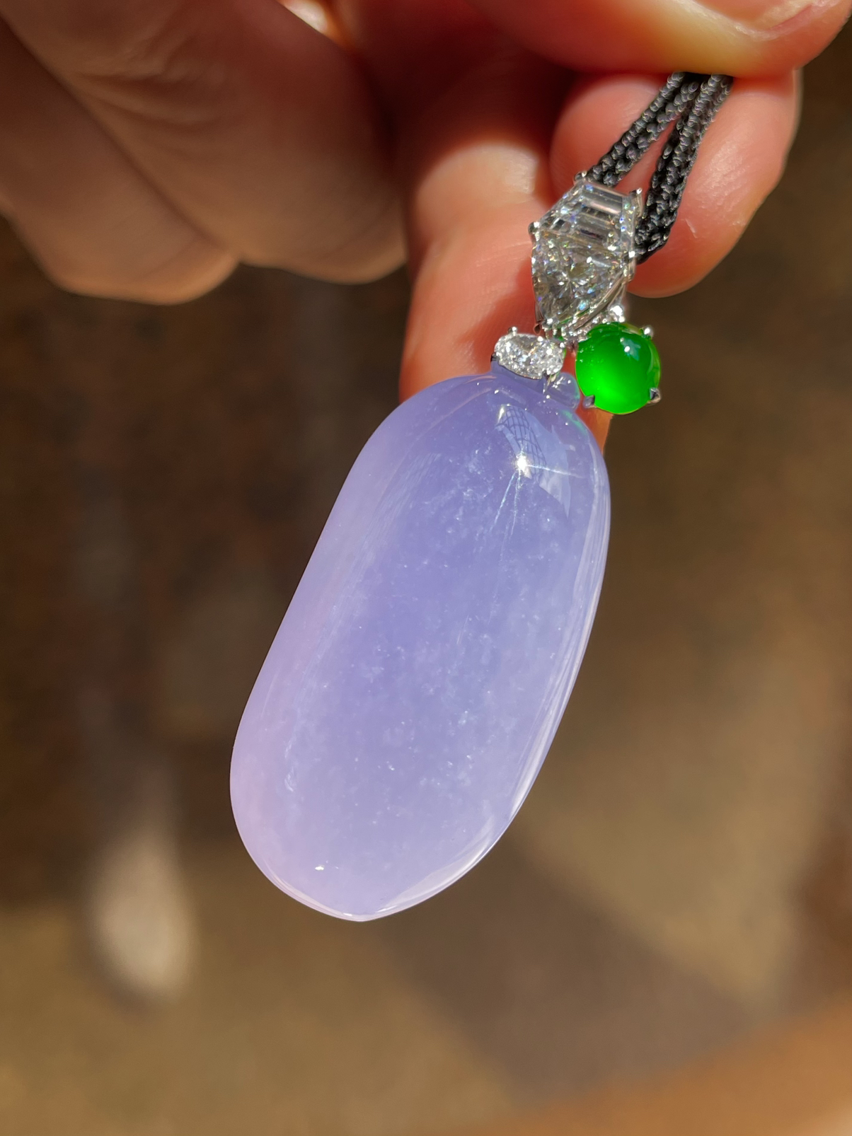 【冰种紫罗兰福瓜吊坠】质地细腻，品质很好，冰感十足，胶感明显，收藏品质，18k金钻镶嵌，裸石尺寸34.6*17.3*11.6毫米