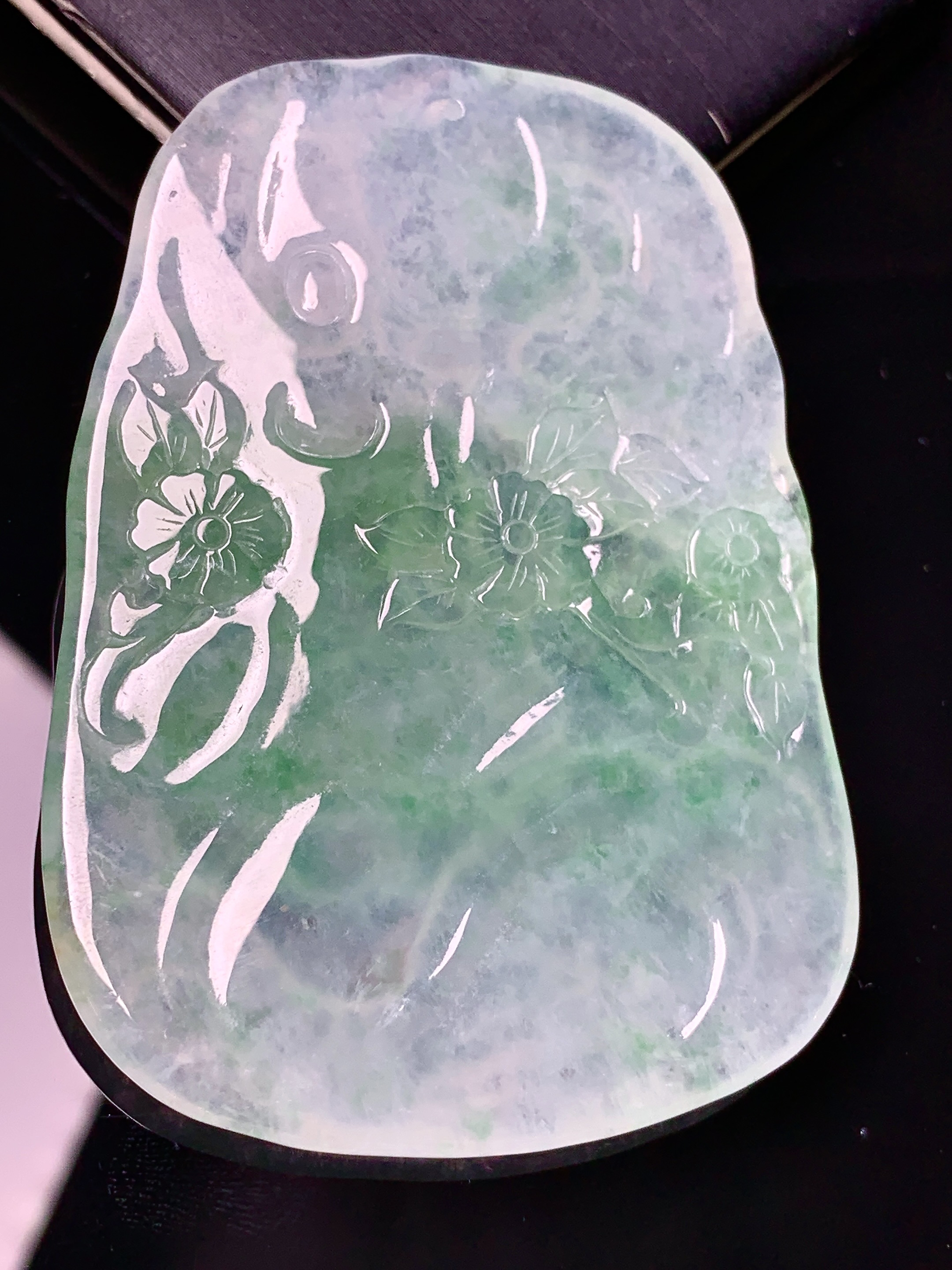 飘绿普贤观音菩萨吊坠 玉质细腻 色泽艳丽清新 水润亮眼 整体尺寸63*44.3*4.5 e6