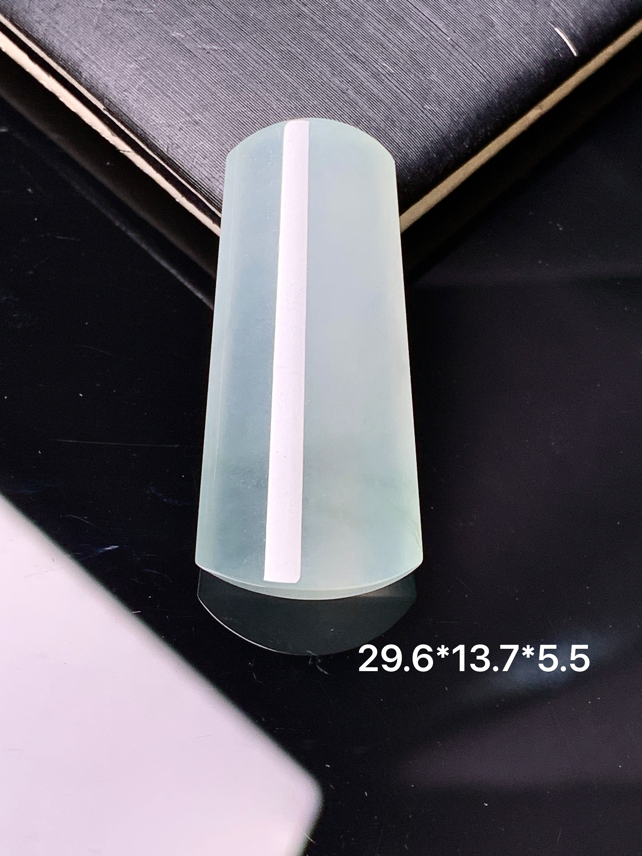 冰种玉柱吊坠 玉质细腻 色泽艳丽清新 水润亮眼 整体尺寸29.6*13.7*5.5 a8