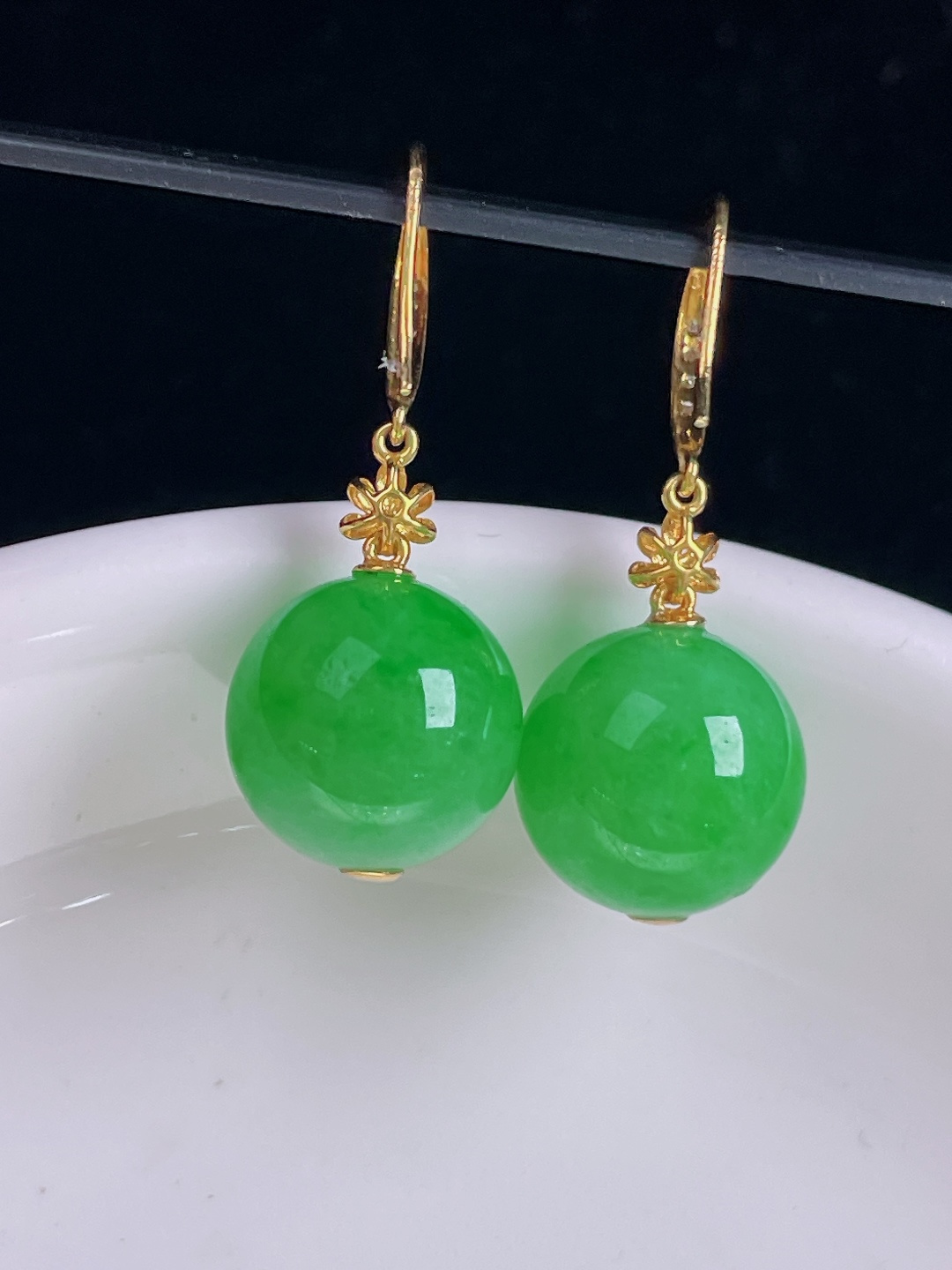 阳绿耳坠，18k镶嵌，老种起光，细底通透，尺寸：裸石11.3mm1005
