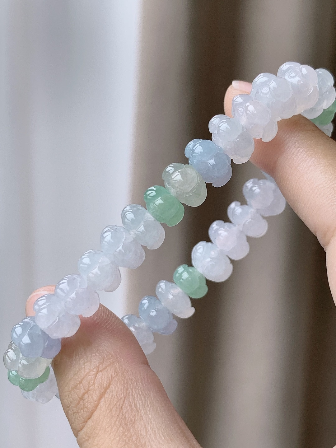 【珠子】冰多宝手串莲花手串 【说明】缅甸 性比高 【尺寸】9-5.5mm 【重量】25.2克