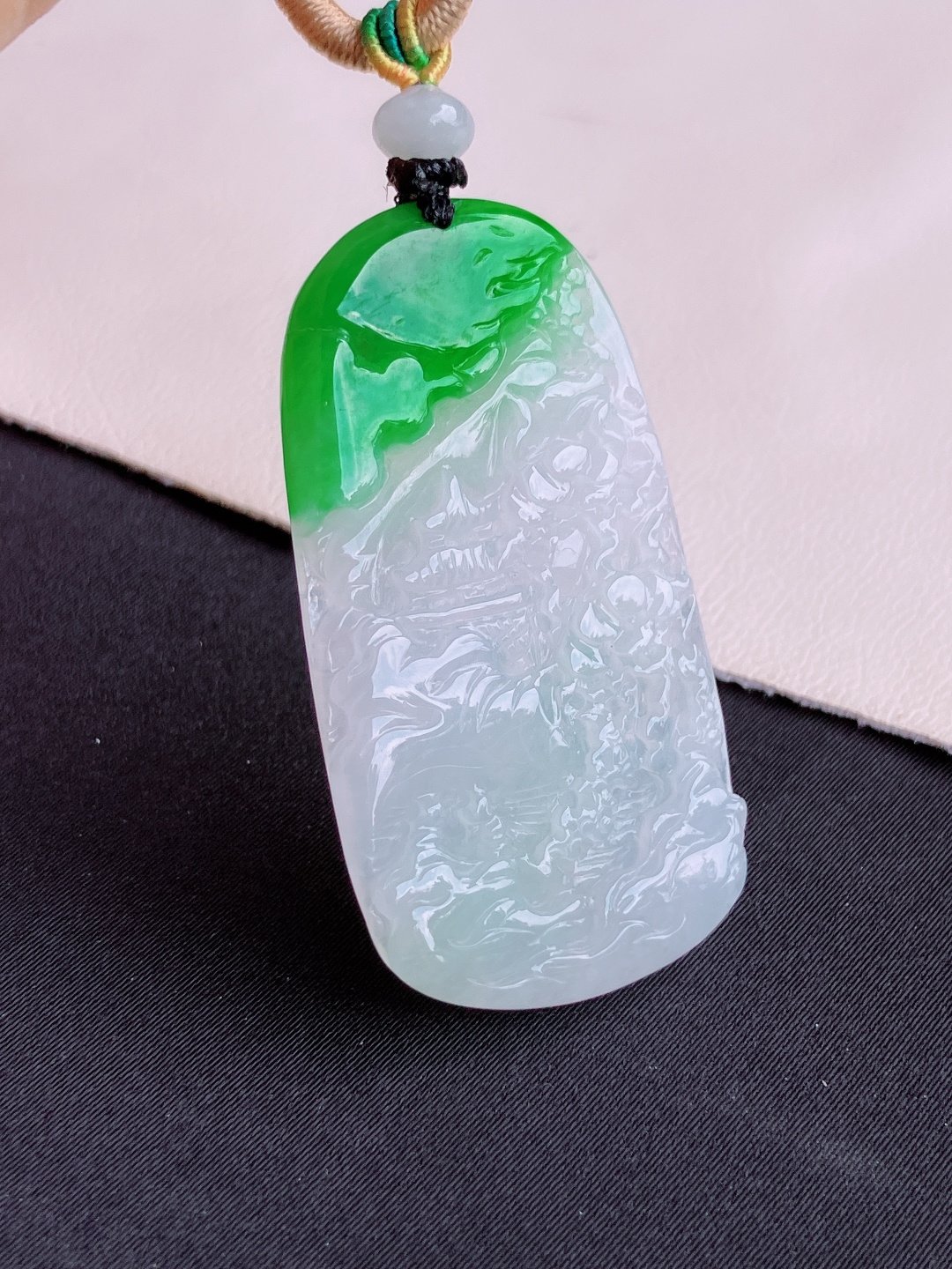 ️，翠绿山水牌，晶莹剔透，尺寸45.3/24.6/4/自然光实拍