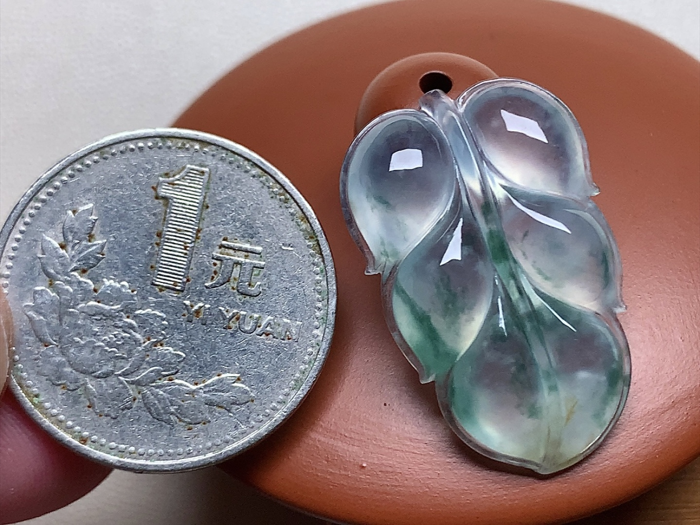 ️ 玻璃种飘花叶子 冰透感十足，飘彩色泽漂亮，尺寸28*18.2*5.4