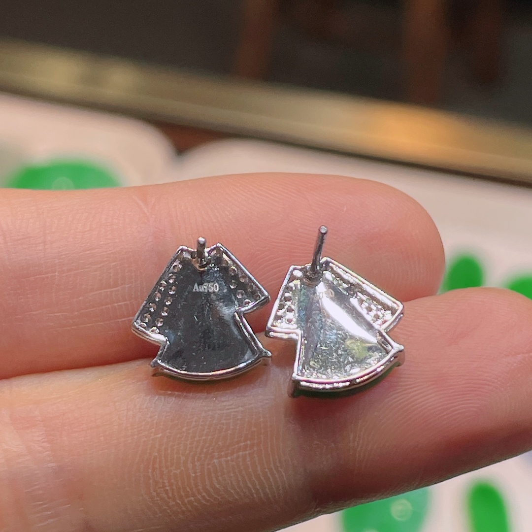 ️辣绿耳钉，18k镶嵌，老种起光，细底通透，尺寸：12/12/3mm1005