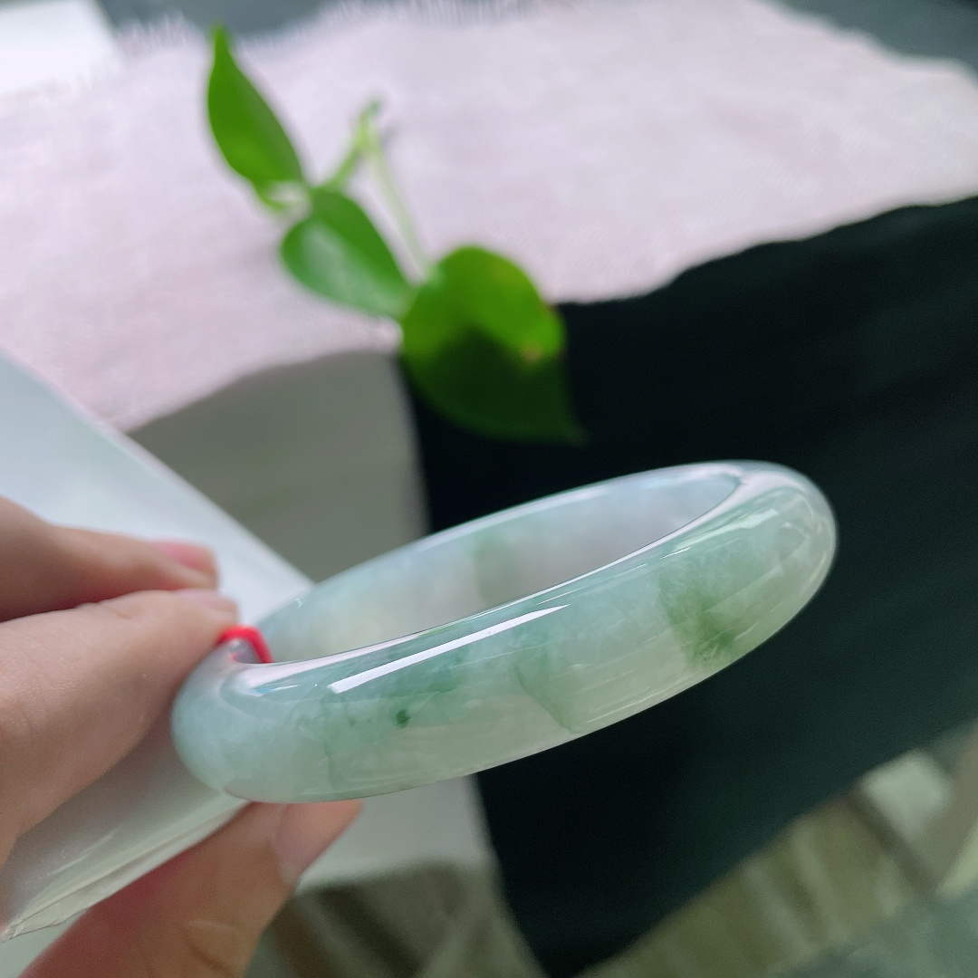 55.8/12.3/8.9，飘花正圈，晶体，飘花纤细飘逸，线条柔和自然色调均匀素雅，意境清幽淡然。ss56519a