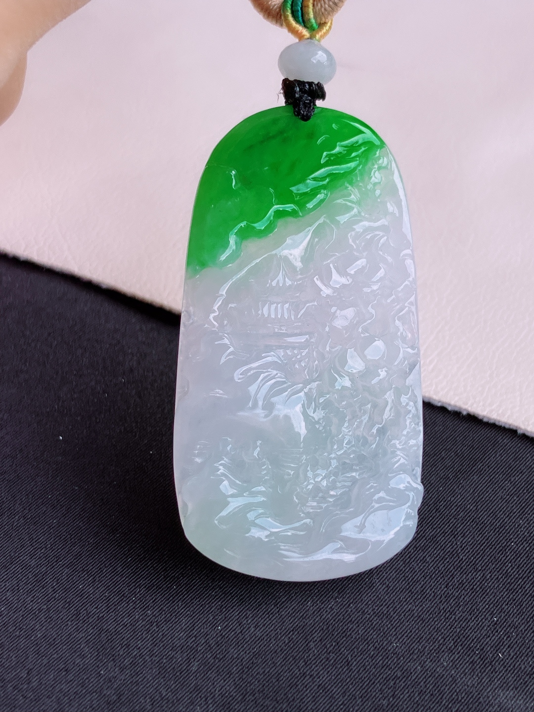️，翠绿山水牌，晶莹剔透，尺寸45.3/24.6/4/自然光实拍