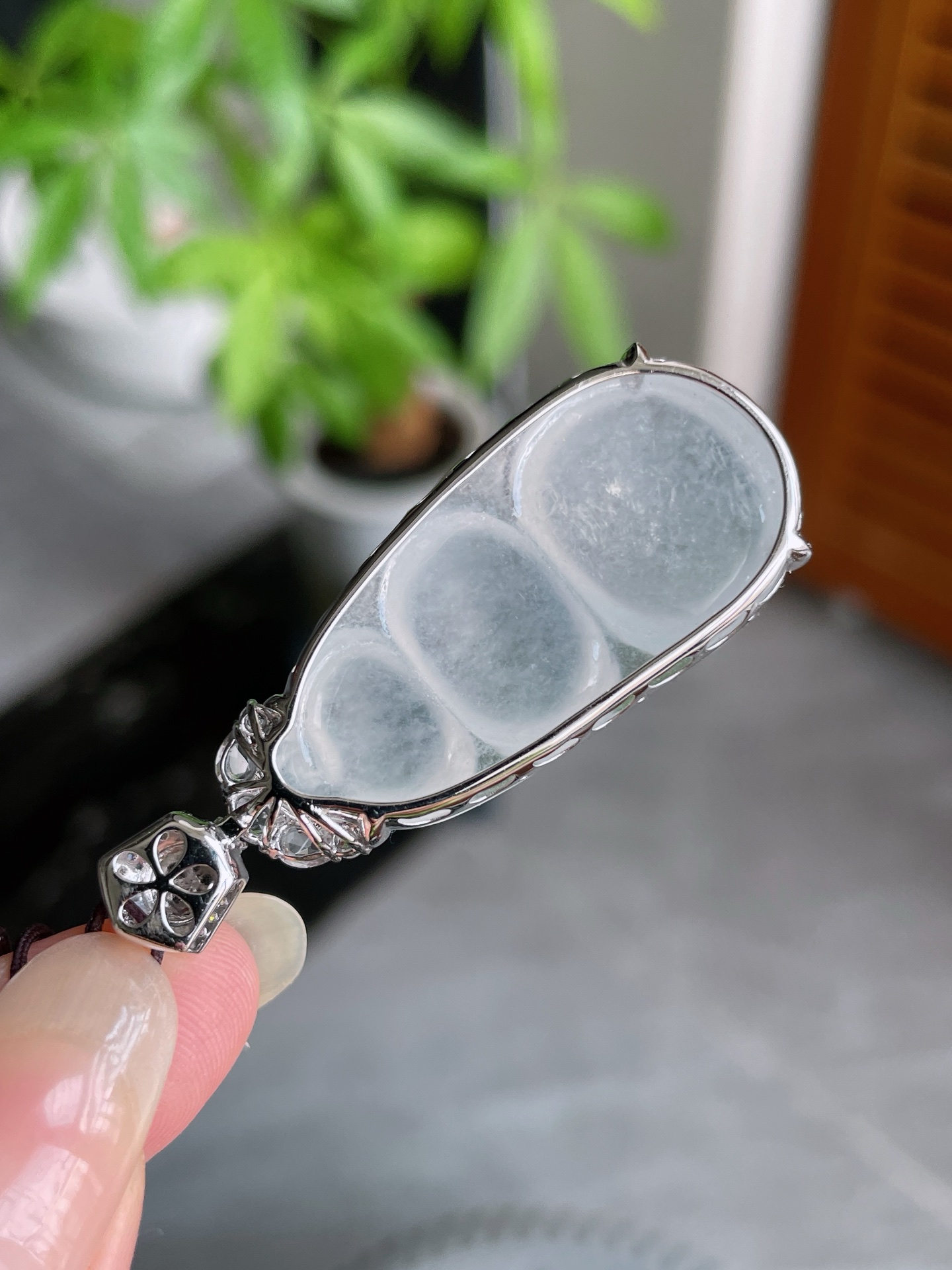 18k金镶嵌冰种胶润起荧大福豆，总47.8-18.3-8.8mm 裸石36.5-18.3-5.3mm S28，47.8-18.3-8.8