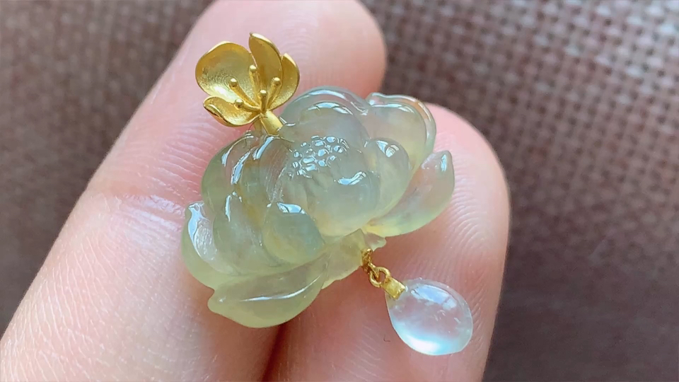 天然翡翠，莲花，冰种无裂，黄翡18k金 尺寸18.8-11-6.5 aa105