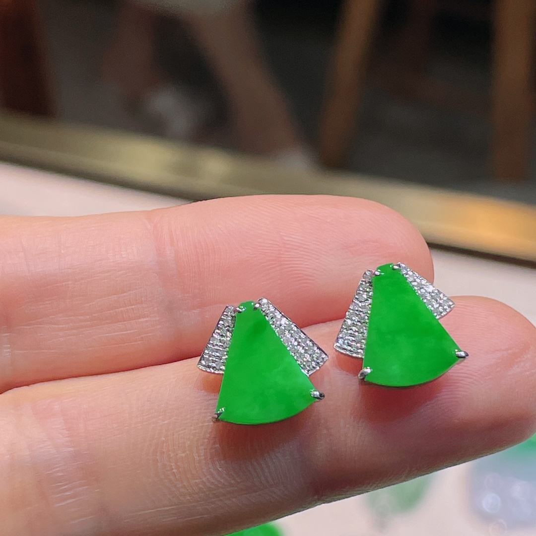 ️辣绿耳钉，18k镶嵌，老种起光，细底通透，尺寸：12/12/3mm1005