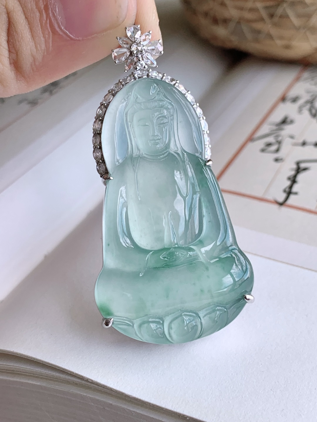 【镶嵌】冰种飘花素衣观音净瓶观音吊坠 【说明】缅甸 18k金镶嵌 无裂 性比高 一刀切 【整体】5