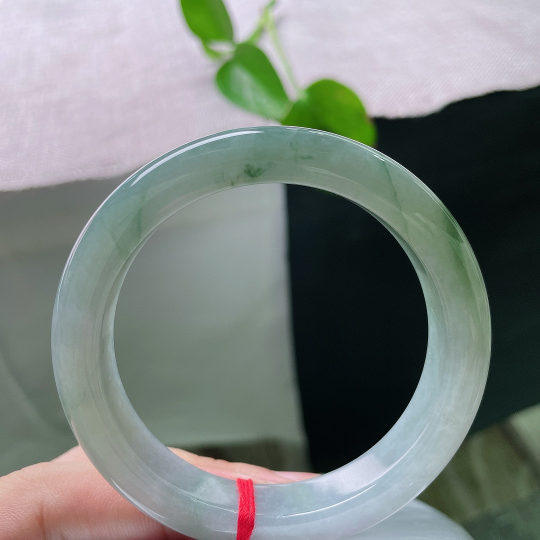 55.8/12.3/8.9，飘花正圈，晶体，飘花纤细飘逸，线条柔和自然色调均匀素雅，意境清幽淡然。s
