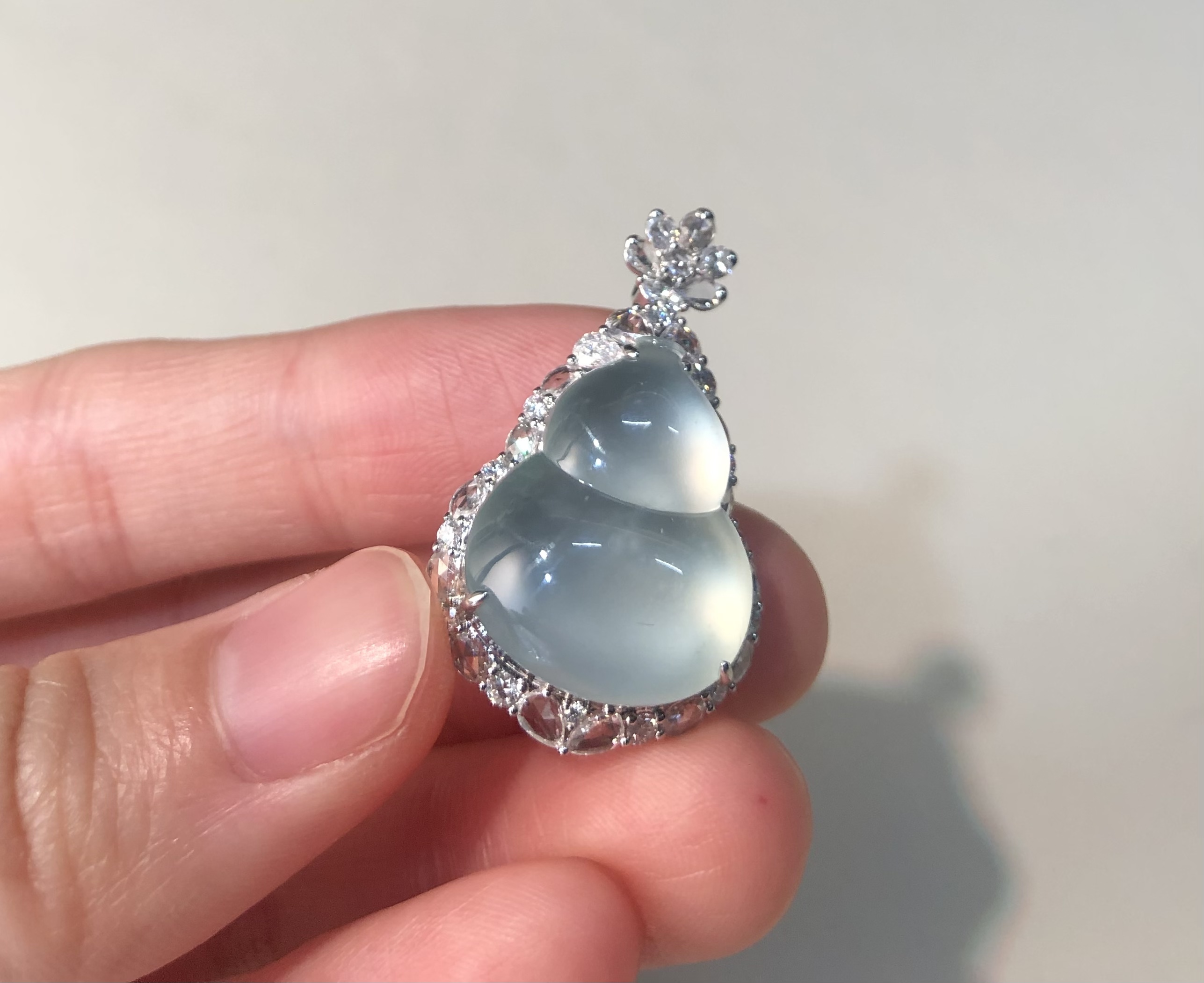 ️ 18k【金镶嵌冰种葫芦吊坠】 尺寸：28.0×19.2×12.1，裸石20.0×16.0 璞玉含光，温润千载