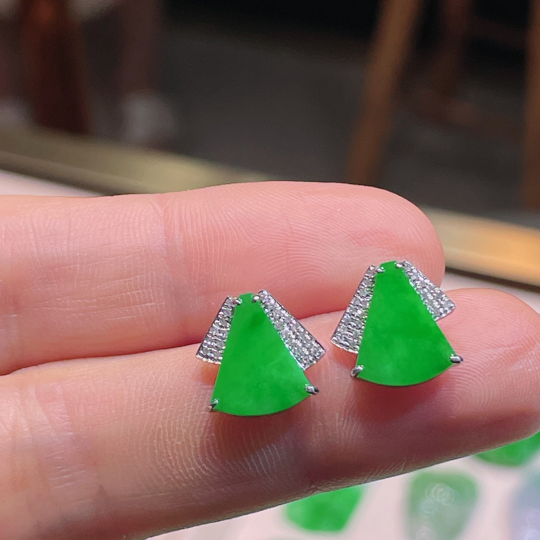 ️辣绿耳钉，18k镶嵌，老种起光，细底通透，尺寸：12/12/3mm1005