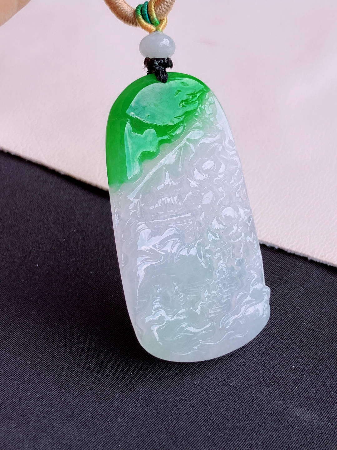 ️，翠绿山水牌，晶莹剔透，尺寸45.3/24.6/4/自然光实拍