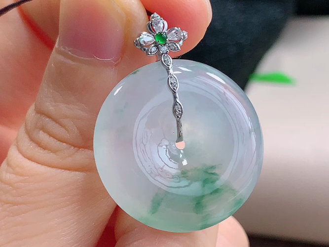 ️ 18K金伴钻平安扣，无裂，尺寸32.0/24.8-5.8mm，包A附证书