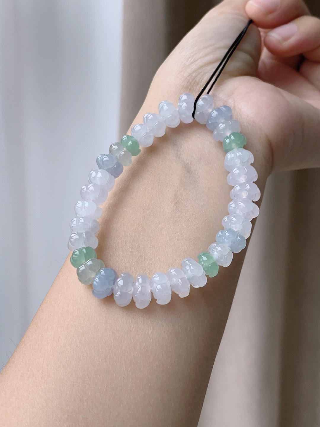 【珠子】冰多宝手串莲花手串 【说明】缅甸 性比高 【尺寸】9-5.5mm 【重量】25.2克