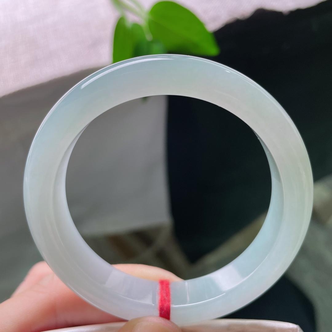 55.2/12.2/8.5，冰晴底正圈，水头好，种老，质地清润，气质脱俗，一点皮纹不显，ss5909