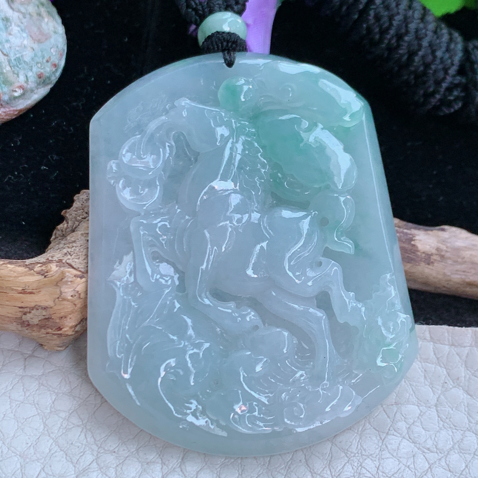Mut实拍57*45*6.3缅甸翡翠A货飘花马上发财 马到功成玉吊坠