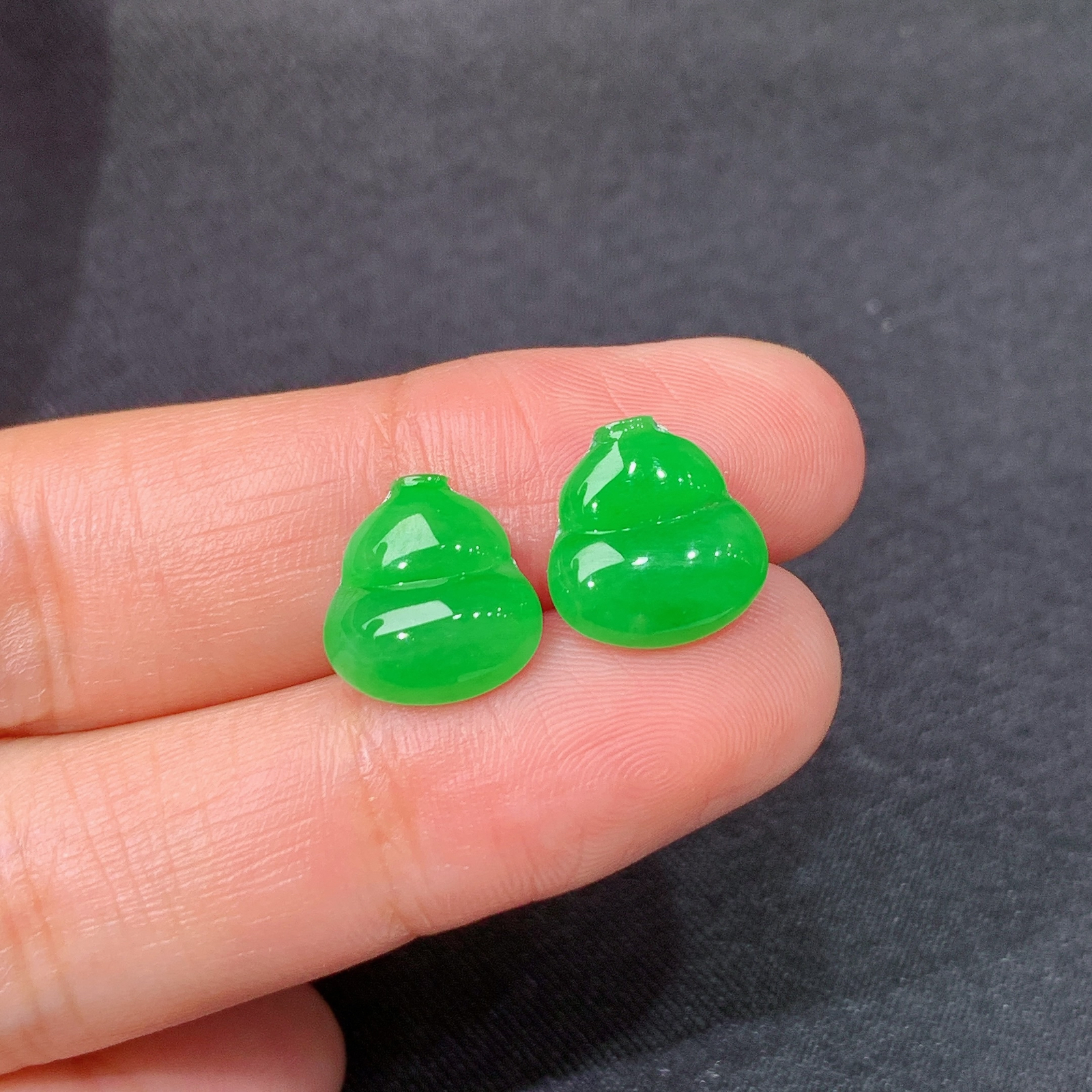 冰阳绿葫芦一对，镶嵌佳品，冰润细腻，种水足，Ht 尺寸11*10.5*3.3