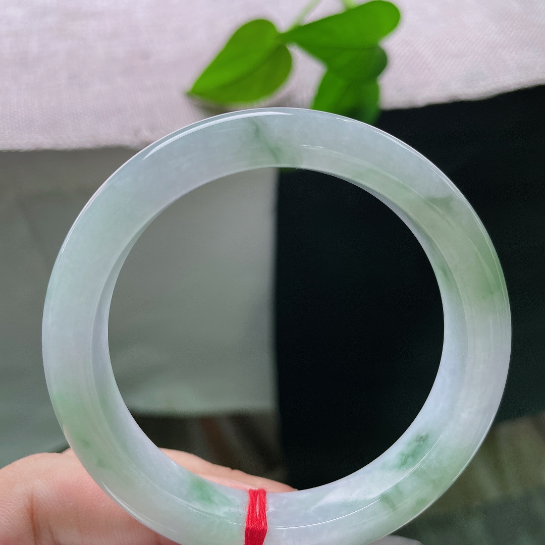 54.7/11.7/8.8，飘花正圈，皮纹，莹润细腻，飘花随性漫开，把飘花独有的朦胧美感尽数展现。s