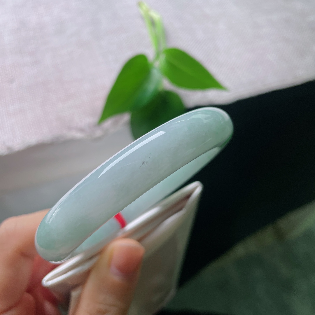 57.1/12.1/9.2，飘绿正圈，水头好，种老，细腻，惊鸿一笔，是山水，也是诗意。无裂，59728a