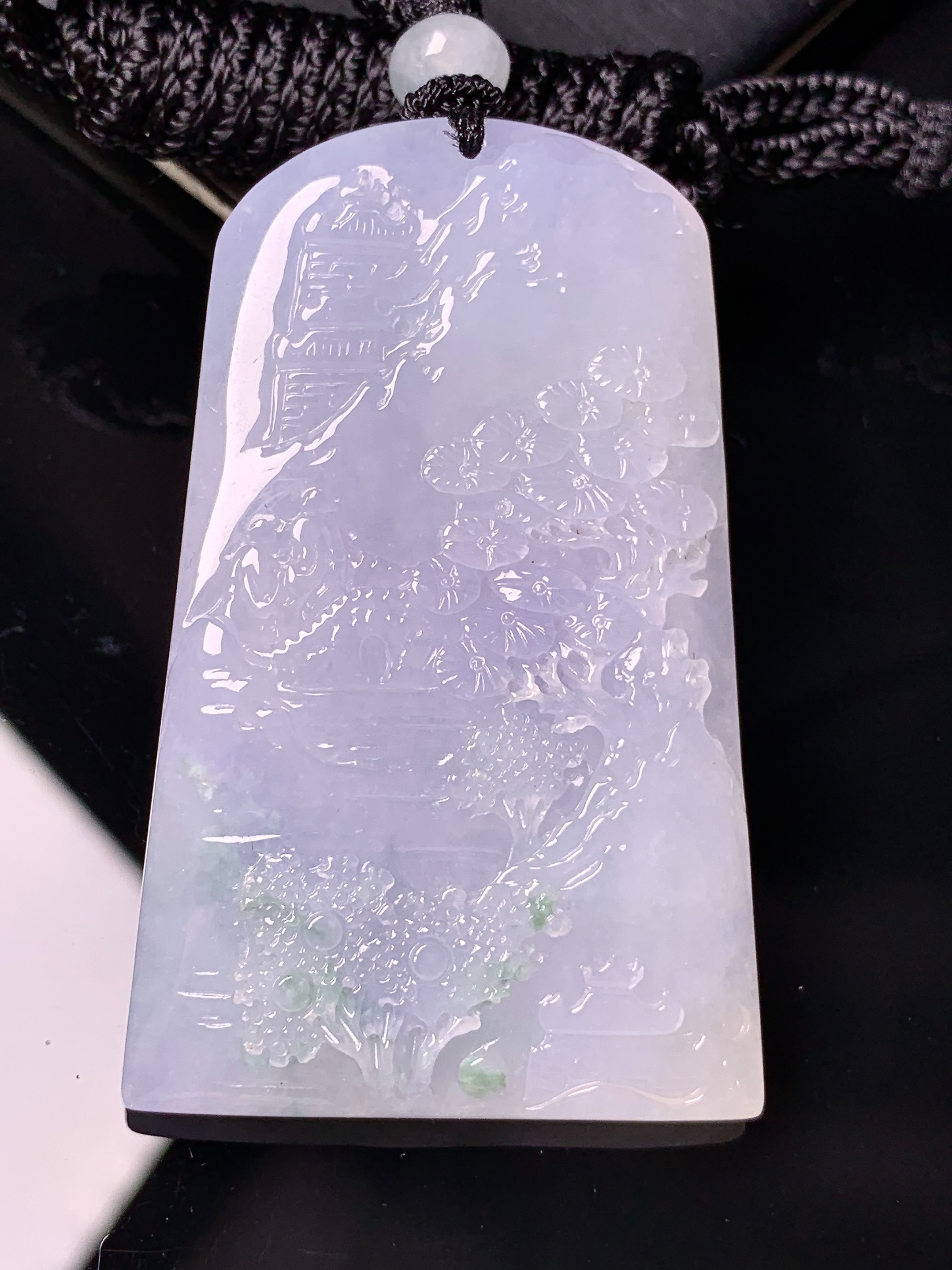 淡紫罗兰山水牌子吊坠 玉质细腻 色泽艳丽清新 水润亮眼 整体尺寸54.6*34*6.2 L1