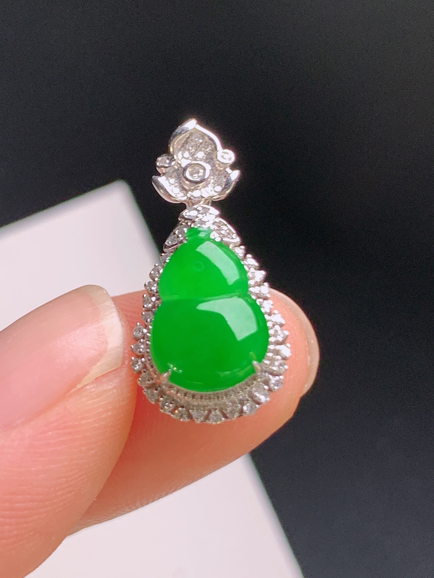 ️ 冰种阳绿葫芦吊坠，翠色浓郁，水润莹亮 901005