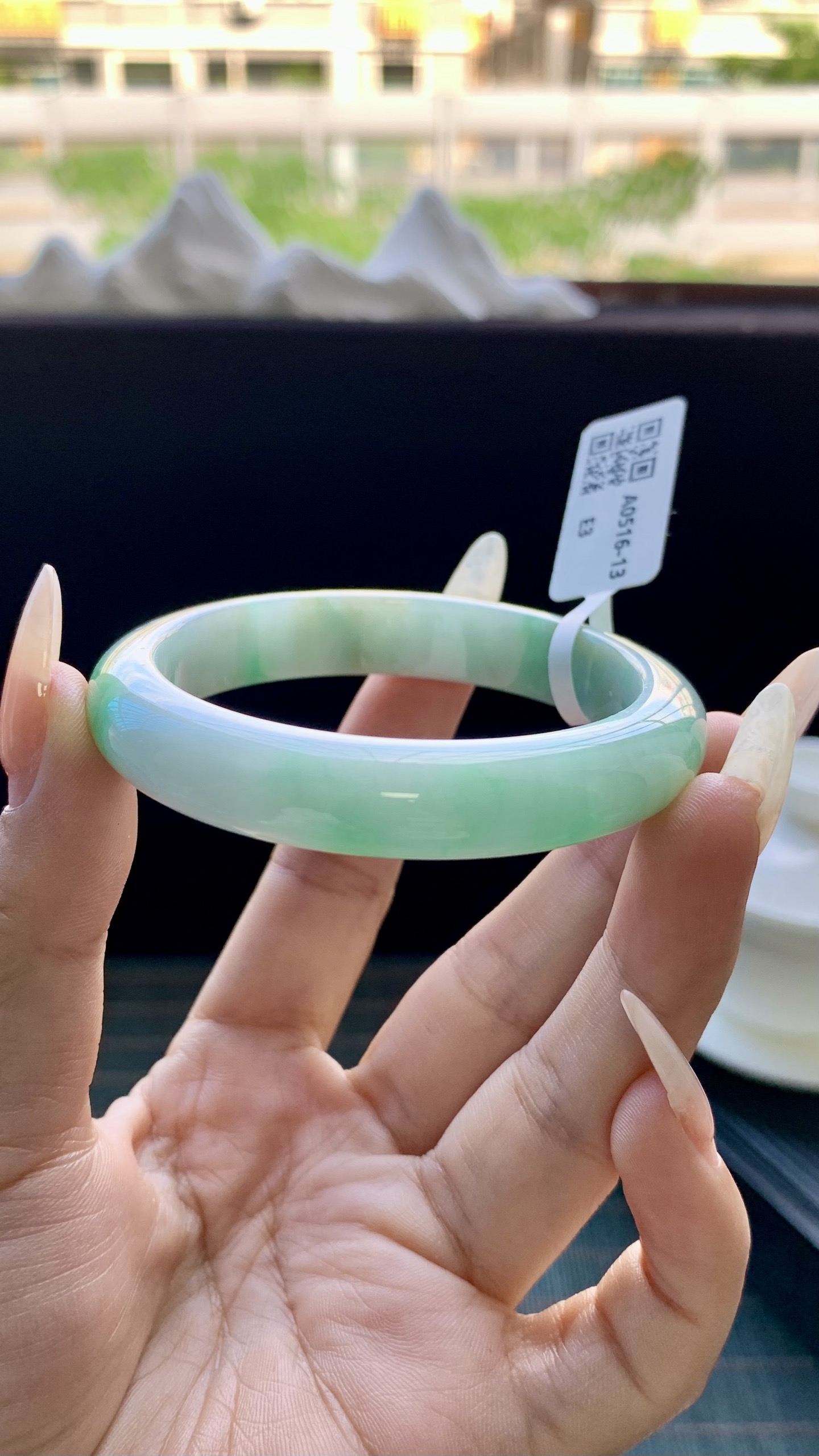 飘阳绿白底青正圈手镯成品 A0516-13 尺寸：51-11-7.5