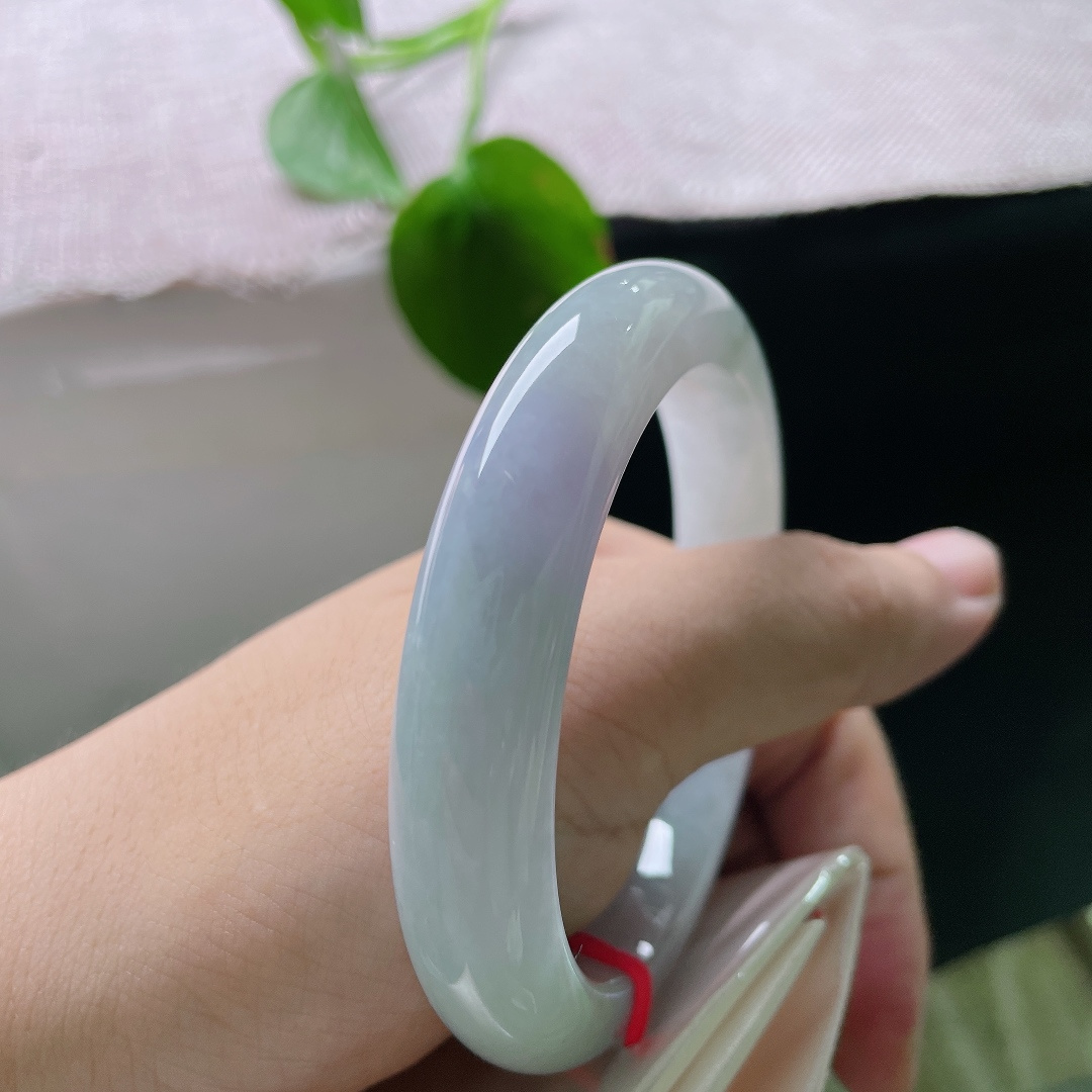58/11.9/8.8，蓝底正圈，一点皮纹，紫韵若隐若现，色调过渡自然柔美。ss56380a