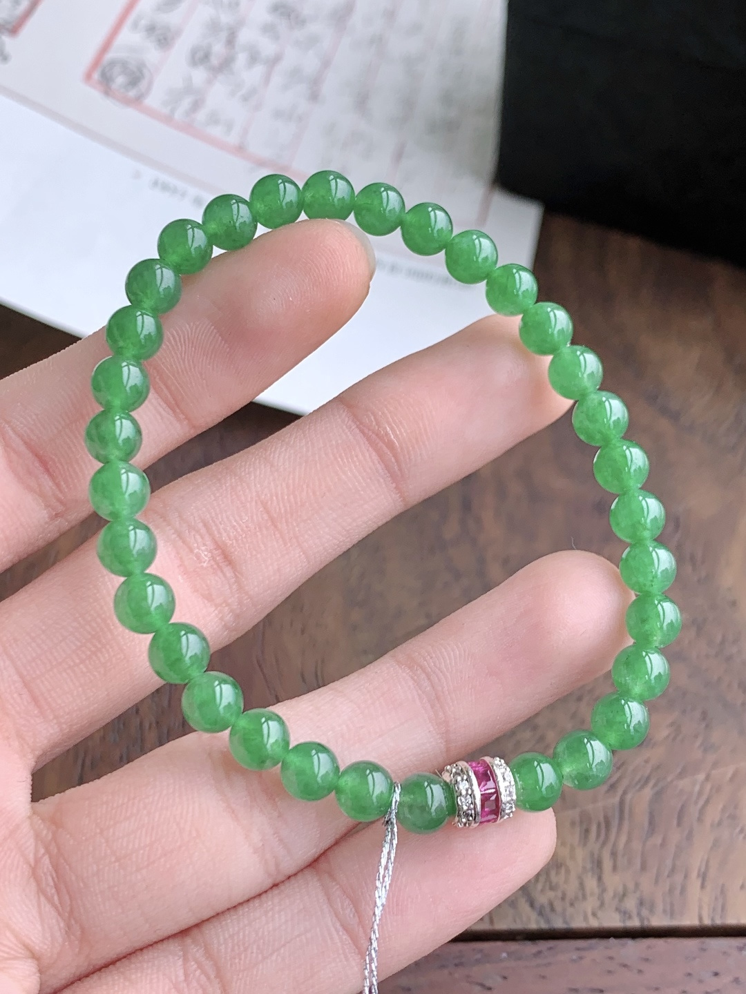 【珠子】阳绿手串圆珠子手串 【说明】缅甸 性比高 【尺寸】5.5mm 【重量】10克