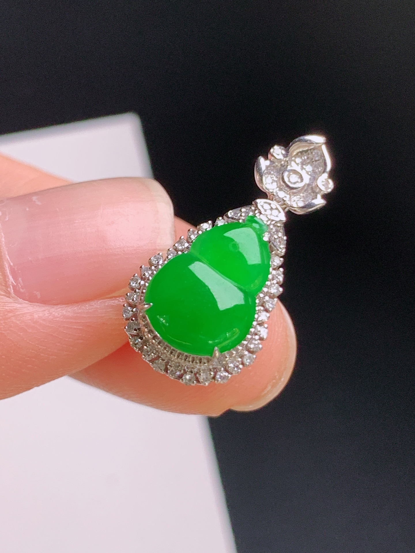 ️ 冰种阳绿葫芦吊坠，翠色浓郁，水润莹亮 901005