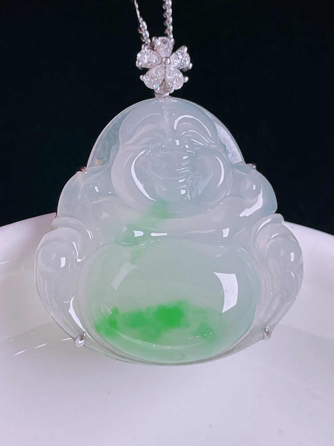 ️飘绿佛公，18k镶嵌，老种起光，细底通透，尺寸：34.8/28.4/7.6裸石28/28.4/5.4mm1006