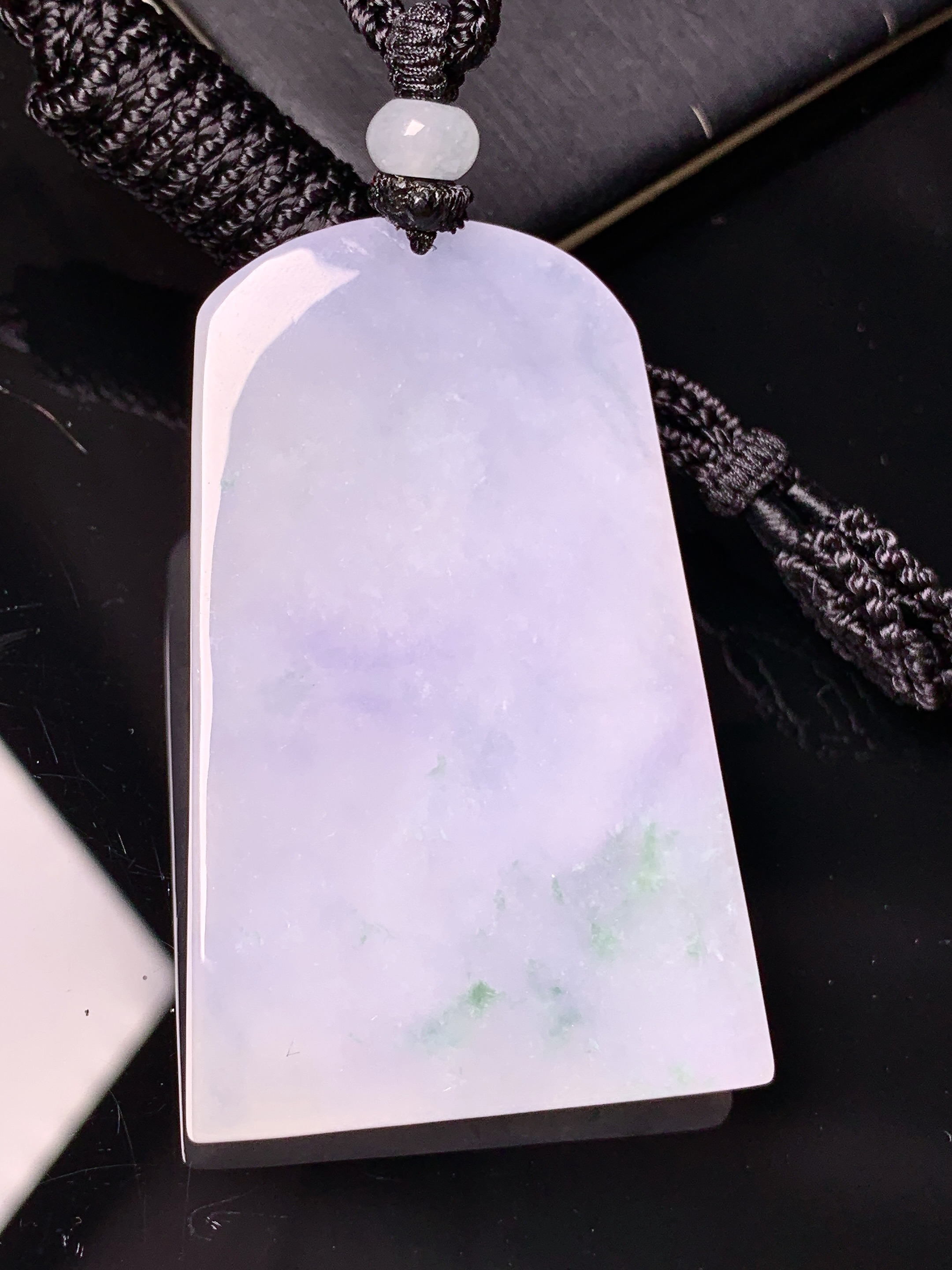 淡紫罗兰山水牌子吊坠 玉质细腻 色泽艳丽清新 水润亮眼 整体尺寸54.6*34*6.2 L1