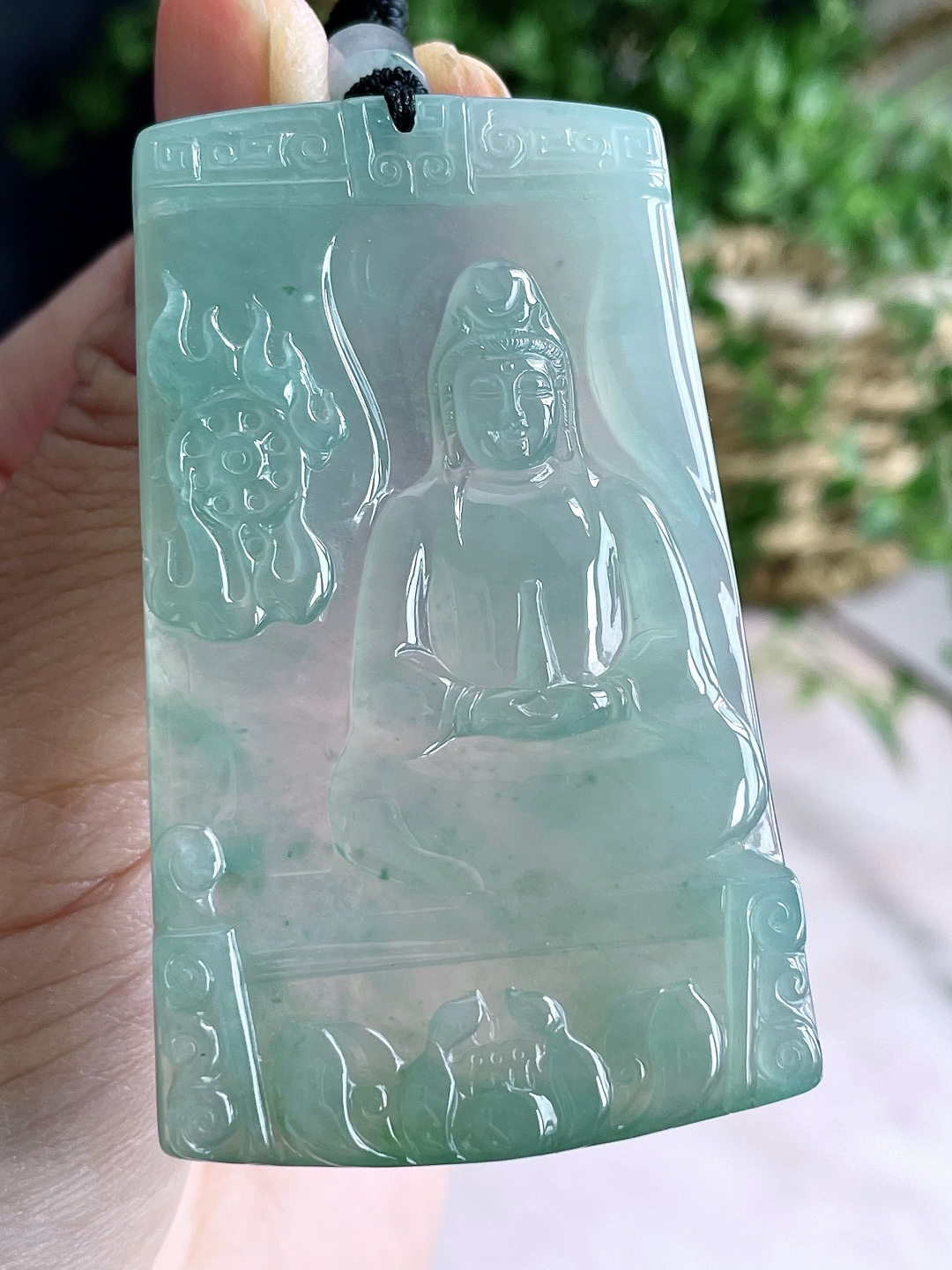 【裸石】冰晴绿观音牌净瓶观音牌吊坠 【说明】缅甸 无裂 性比高 【尺寸】62.4-37.5-5.4 【重量】34.2克