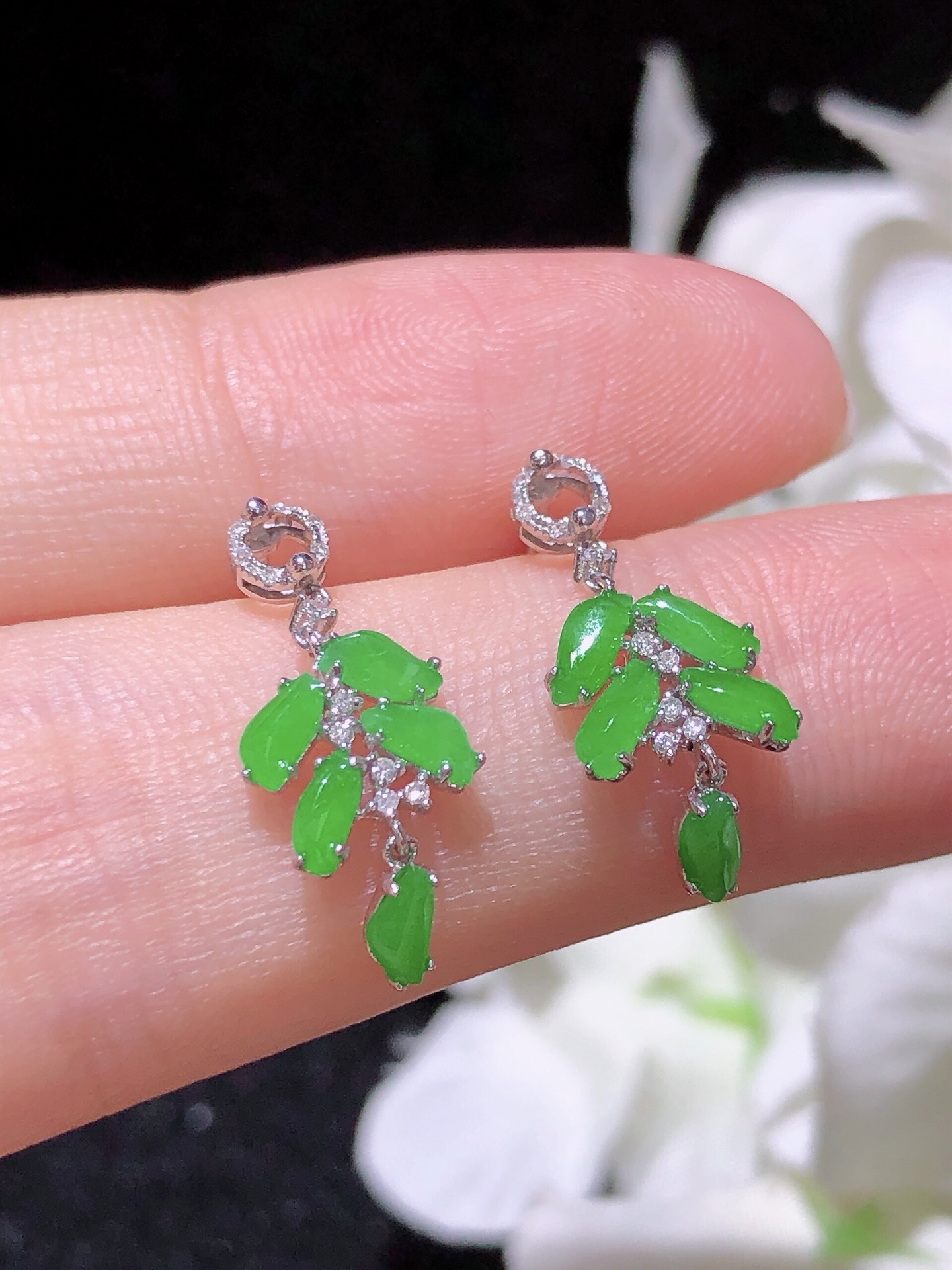 ️18K金镶 阳绿随形耳坠 无裂 水润色艳 品相饱满 苹果拍摄，实物更好看，4-2.3-2