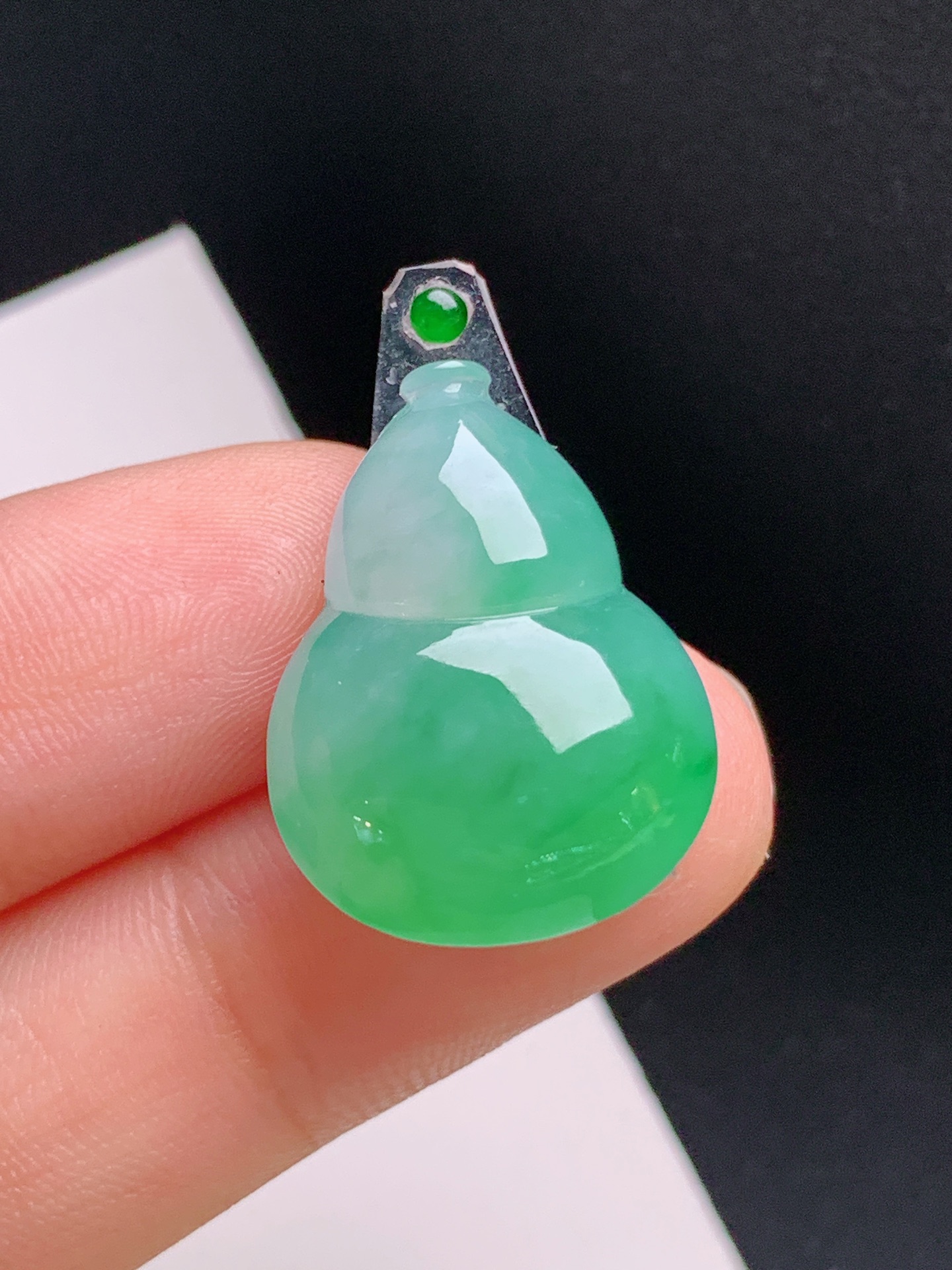 ️ 冰种绿葫芦裸石，色泽鲜亮，饱满圆润 裸石22.9-16.8-5.2 13