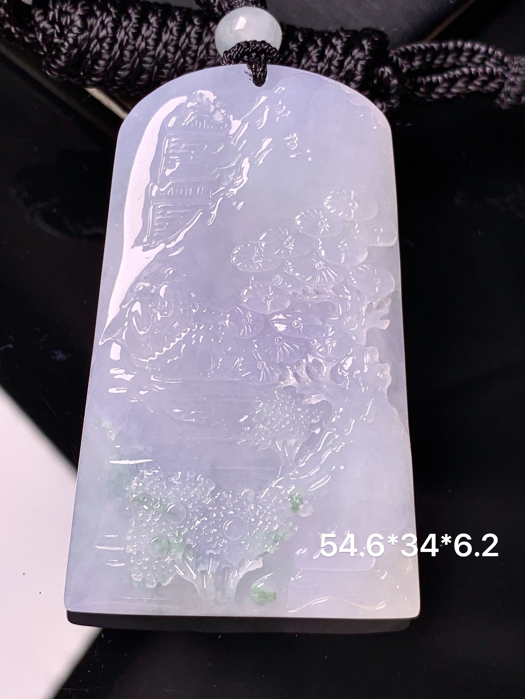 淡紫罗兰山水牌子吊坠 玉质细腻 色泽艳丽清新 水润亮眼 整体尺寸54.6*34*6.2 L1