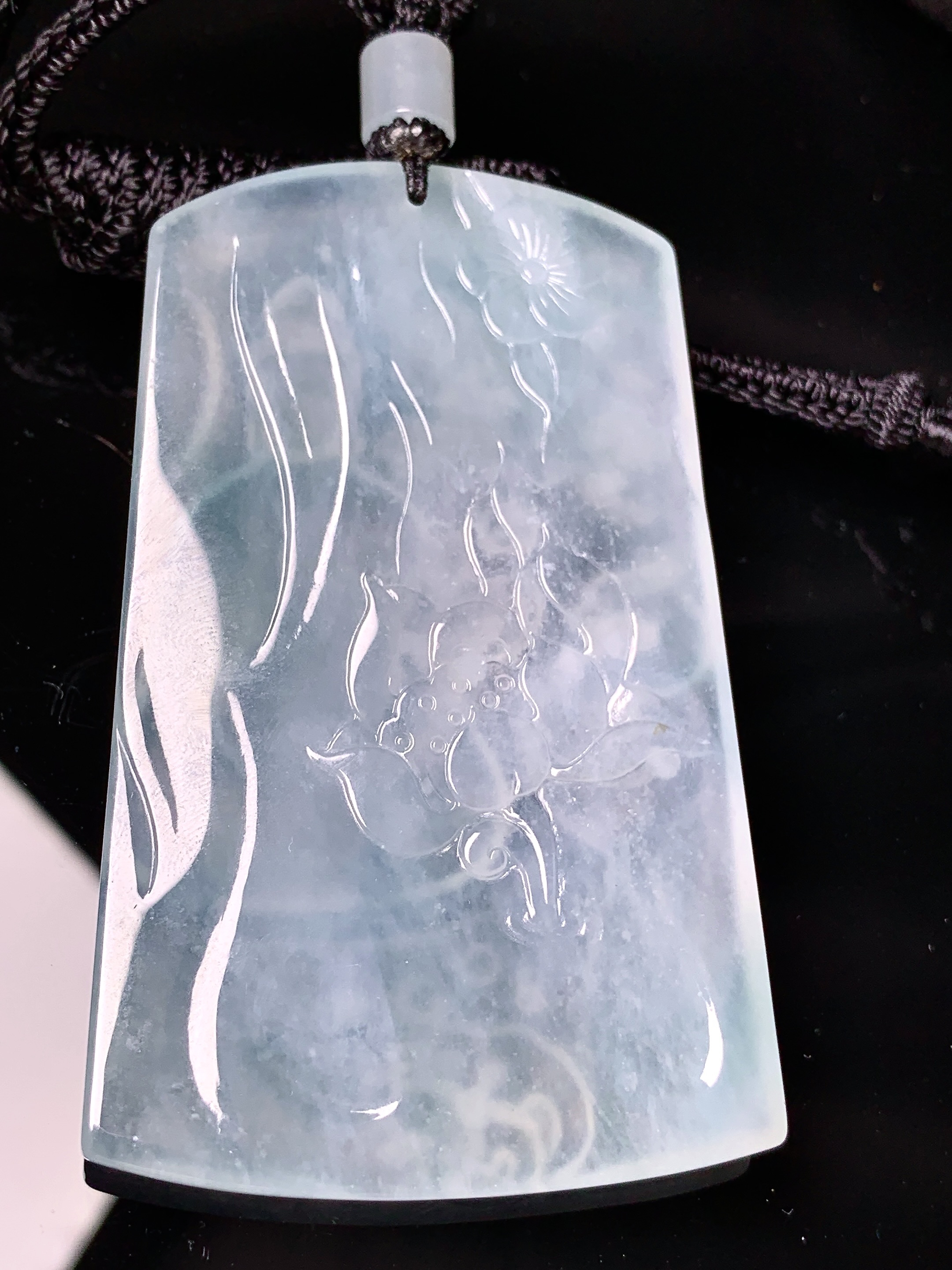 冰种观音菩萨吊坠 玉质细腻 色泽艳丽清新 水润亮眼 整体尺寸67.2*40.7*5.2 L1