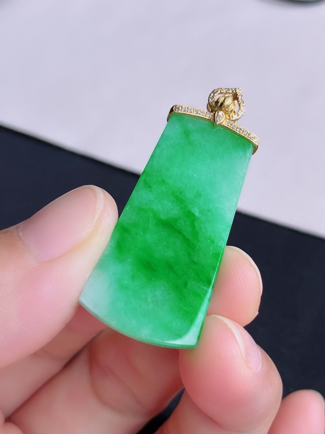 ️，翠绿平安牌，简约时尚，尺寸45/38.6/18.3/3.5/自然光实拍