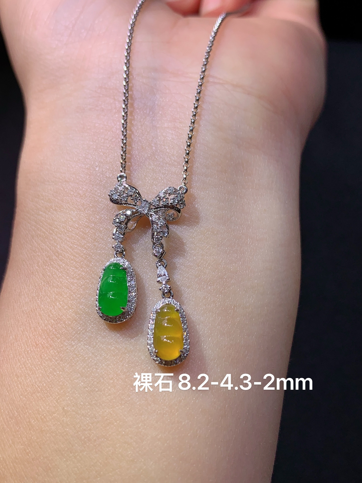冰种福豆项链，18k金镶嵌，款式优雅，冰润细腻，种水足，Yt 尺寸8.2*4.3*2